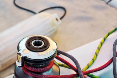 Yelkenli Yat ipi ile vinç