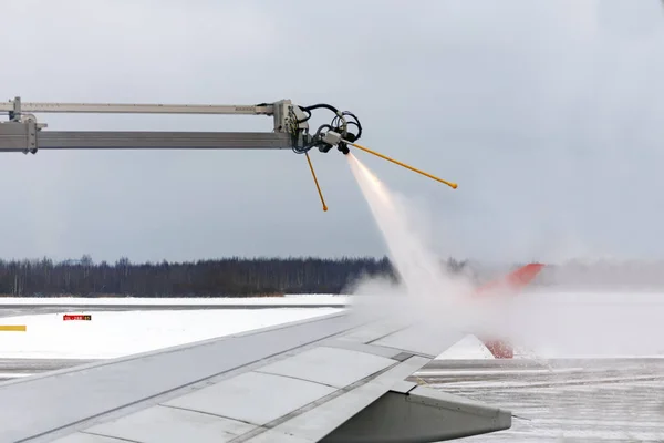 Flugzeugabfertigung aus Vereisung — Stockfoto