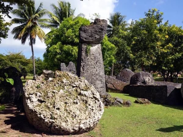 Tinian Adası üzerinde gizemli latte-taş      