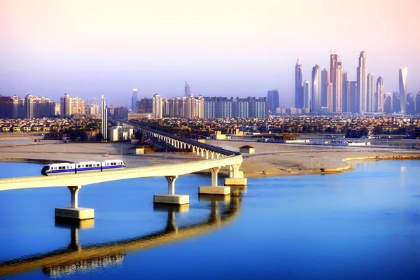 Palm Jumeirah Monoray ve Dubai gökdelenler