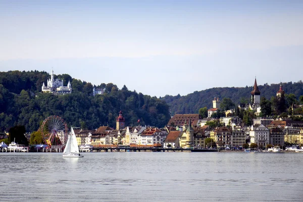 Vista general de Lucerna desde el lago — Foto de Stock