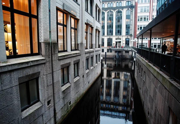 Akşam Hamburg, Almanya