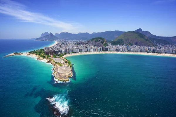 Flygfoto över stranden Copacabana och Ipanema beach — Stockfoto