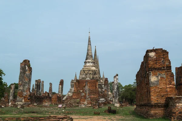 Tönkretett régi templom Ayutthaya, Thaiföld — Stock Fotó