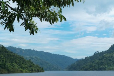 Gökyüzü Dağları ile.