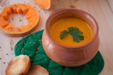  croutons vegan kabak kremalı çorba