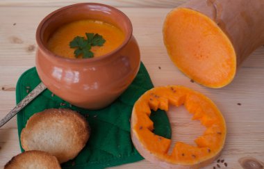  Croutons vejetaryen kabak kremalı çorba