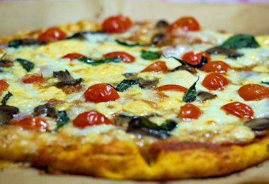 Ev yapımı pizzanın bulanık deseni. 