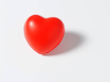 Beyaz arka planda kırmızı kalp. Aşk kavramı, sağlık günü, Sevgililer Günü