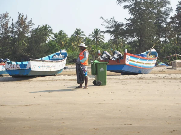 Goa Inde 2020 Nettoyeur Sur Plage Ramasse Les Ordures Concept — Photo