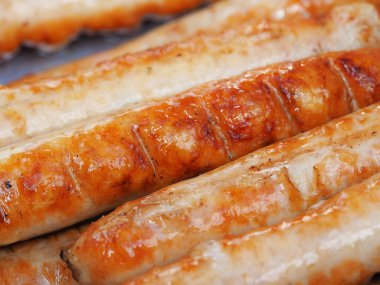 Kömürde kızartılmış sosisler. Gıda geçmişi