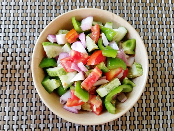 Felülről Kilátás Zöldségkeverék Saláta Egy Tányéron Finom Egészséges Étel Étrendi — Stock Fotó