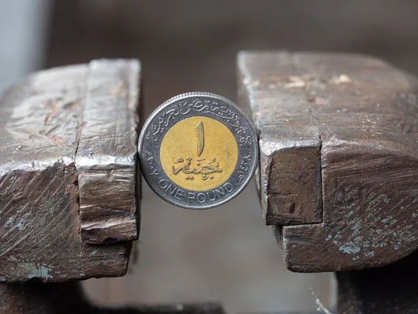 Moneda Dirham Sujeta Una Visera Metal Moneda Economía Los Emiratos — Foto de Stock