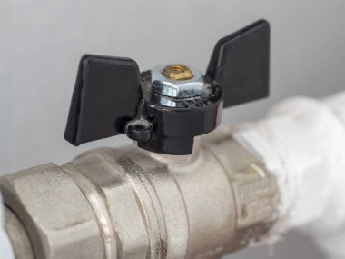 Ev ısıtma aküsü kapakçığı. Odada akış ve sıcaklık düzenlemesi