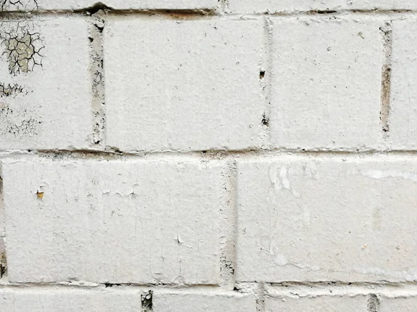 Yıpranmış Hasarlı Boyalı Beyaz Tuğla Bir Duvarı Kapat — Stok fotoğraf