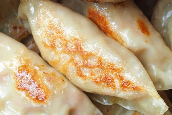 Nahaufnahme Von Gebratenen Knödeln Mit Verschiedenen Füllungen Asiatische Küche Kann — Stockfoto
