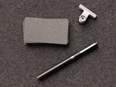 Kumaş yüzey üzerinde siyah kartvizit. 3D çizim