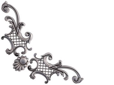 Beyaz bir arka plan üzerinde krom süsleme. İzole