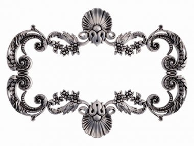 Beyaz bir arka plan üzerinde krom süsleme. İzole