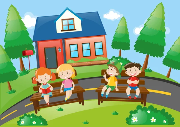 Parkta oturan kız ve erkek