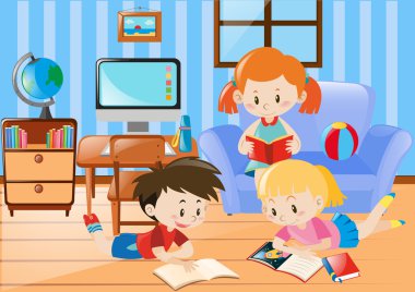 Üç çocuk oturma odasında okuma