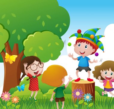 Çocuk parkta topları hokkabazlık