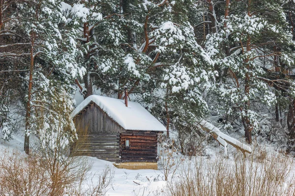 Sauna de campo en la nieve.Invierno . — Foto de Stock