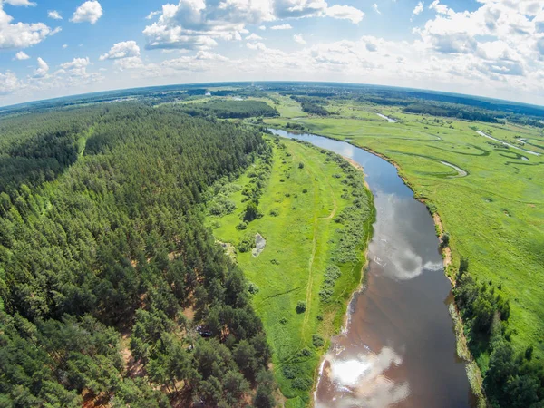 Nehrin Mologa alan salon Lomovskii Beach yüksekliğini görünümünden