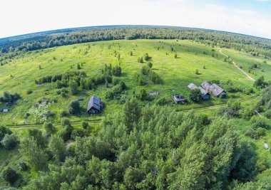 Terk edilmiş bir köy.