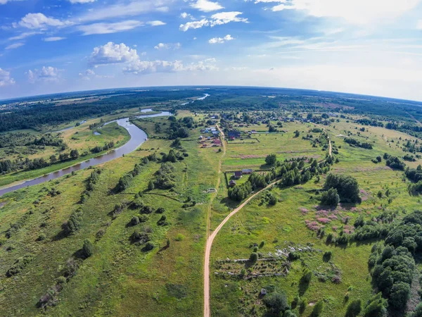 Telsovo Köyü yakınındaki Mologa Nehri üzerinde uçan