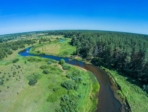 Sobre el río de Volchina pueblo de Ivanovskoe Fotos De Stock