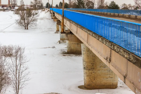 Puente sobre el río Mologa . — Foto de Stock