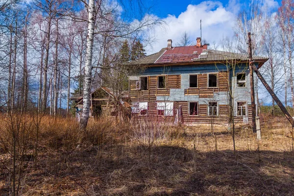 Terk edilmiş tıbbi sanatoryum.