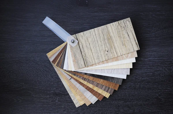 Laminate wood texture floor :oak tile, maple tile, chestnut tile, walnut tile, balsam tile,   Samples of laminate and vinyl floor tile on wooden Background. Laminate use in the house, Hospital, Townhouse, Condominium, Hotel, Apartment, Department — Stock Photo, Image