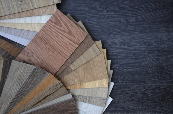 Samples of laminate and vinyl floor tile on wooden Background wo — Stock Photo, Image