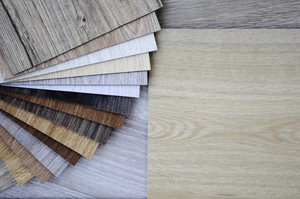 Wood texture floor Samples of laminate and vinyl floor tile on w — Stock Photo, Image