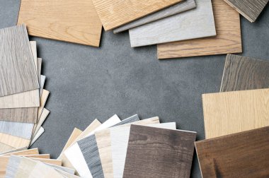 Ahşap doku tabanı örneği. Ahşap kaplama. İç tasarım için ahşap malzeme örneği; meşe, mermer, kestane, ceviz, balsam, ceviz, acero, deve, tik, kır meşesi, 