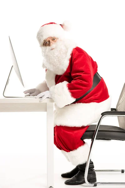 Santa Claus using computer — Free Stock Photo