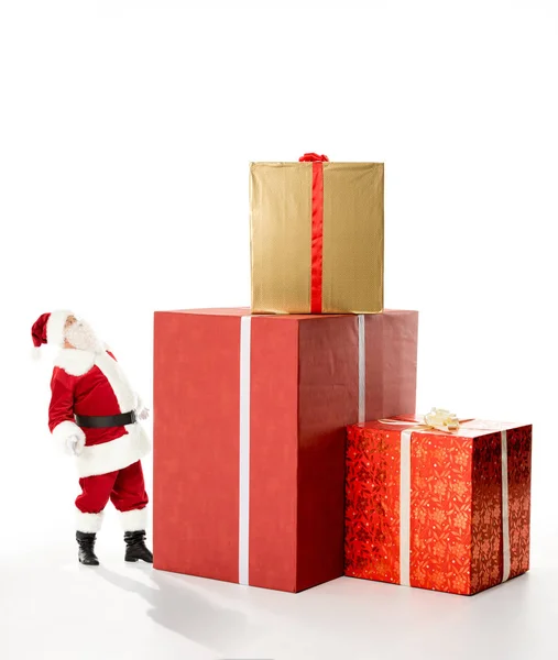 Weihnachtsmann mit Stapel Weihnachtsgeschenke — Stockfoto