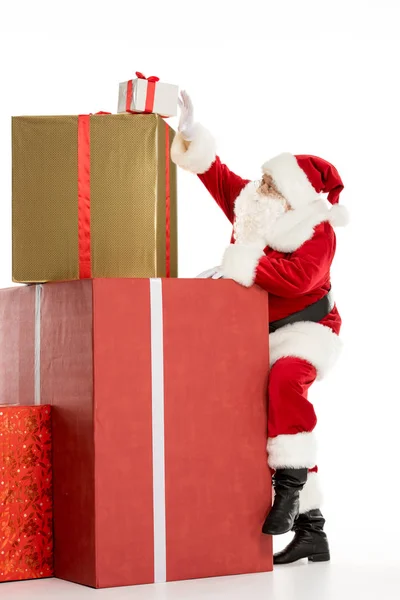Jultomten med hög med julklappar — Gratis stockfoto