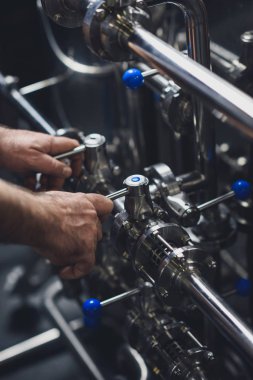 Endüstri/sanayii donatımı ile çalışma Brewer 
