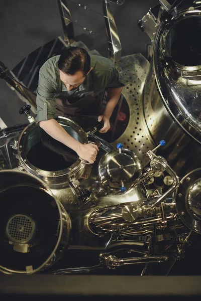 Brewer inspecting tank — Stock Photo, Image