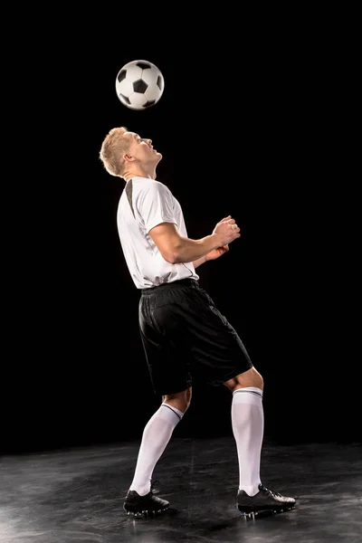 Piłkarz z piłką — Zdjęcie stockowe