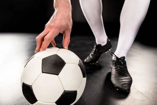 サッカー ボールを持つプレイヤー  — 無料ストックフォト