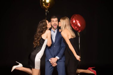 mutlu arkadaş kutluyor