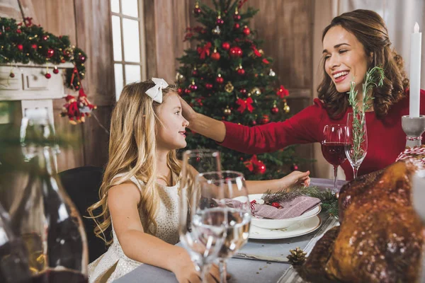 Mother and daughter at holiday table — Stock Photo, Image