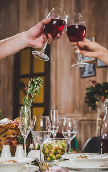 Couple toasting wine — Stock Photo, Image