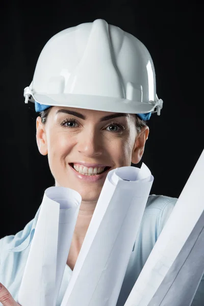 Arquiteta feminina no capacete — Fotografia de Stock