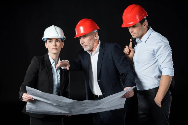 Architects discussing blueprint — Stock Photo, Image