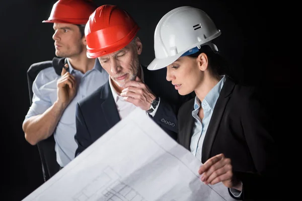 Architects discussing blueprint — Stock Photo, Image